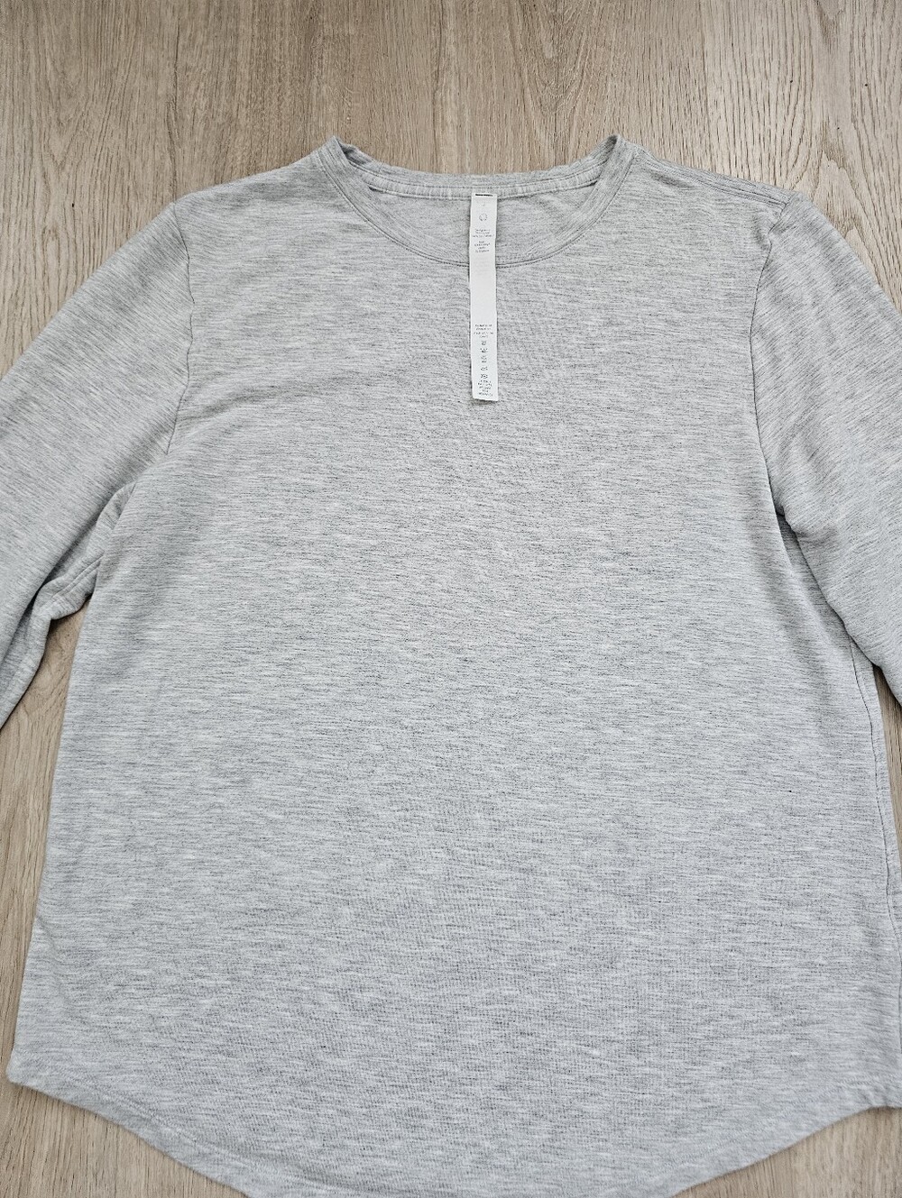 Lululemon Light Gray Long-Sleeve Crewneck Top - Women 6 - Picture 4 of 9